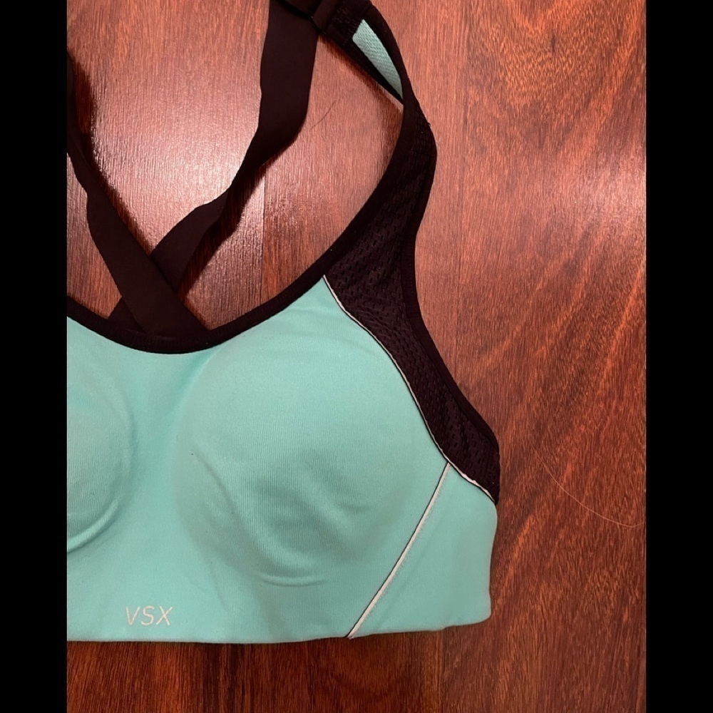 𝅺VICTORIA'S Secret VSX sea foam green Sport Mesh Racerback Sport Bra size 32b - Picture 3 of 5